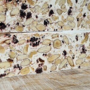 nougat artisanal amandes noisettes mûres