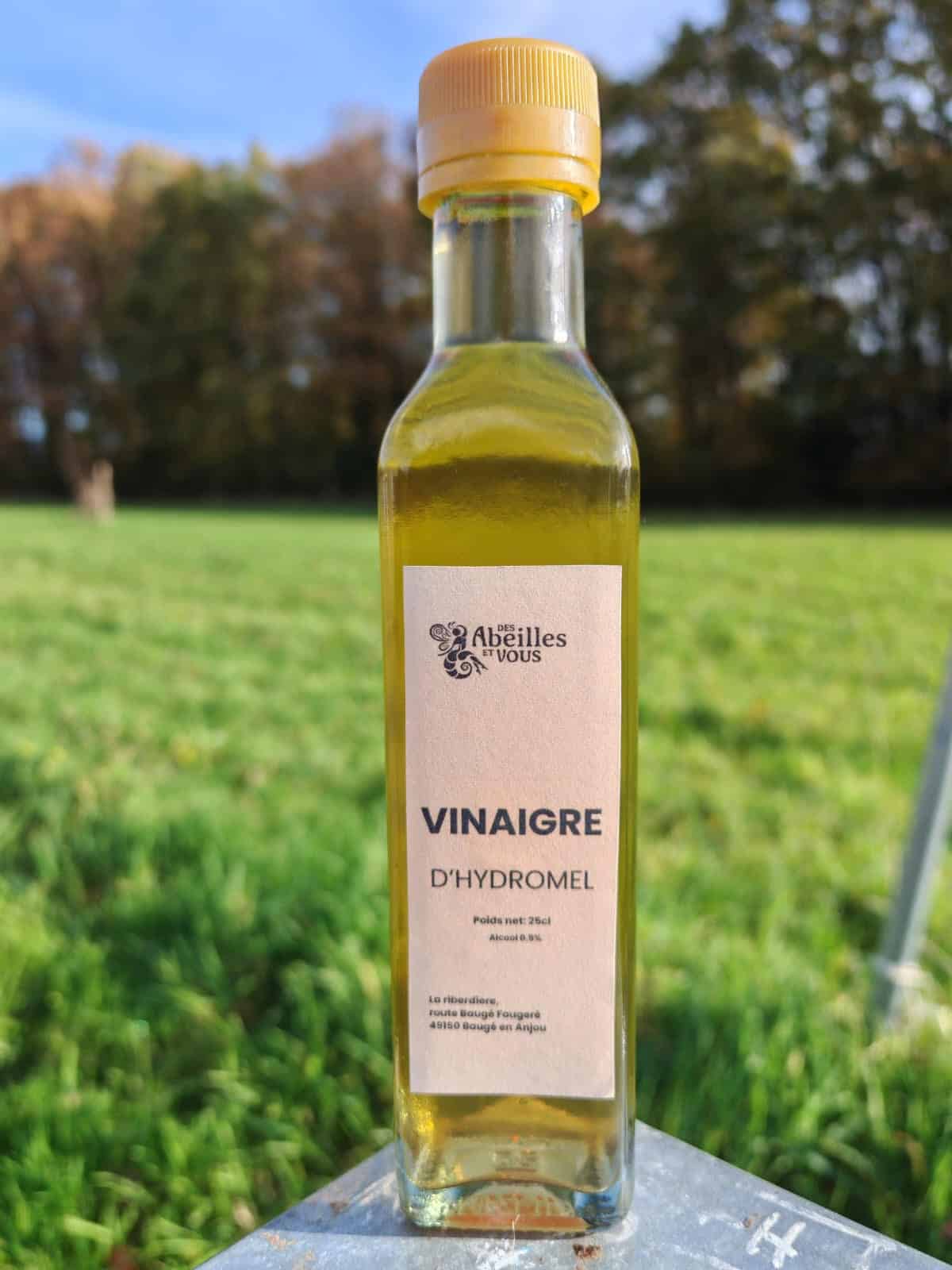 Vinaigre d'hydromel naturel, idéal pour assaisonner vos plats, fabriqué par Les Ruches de Capucine.